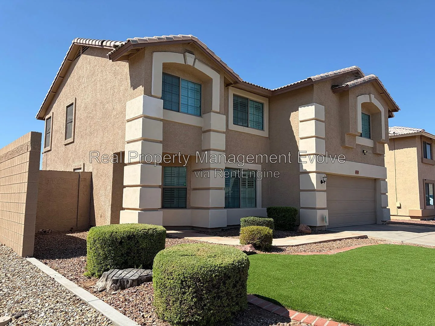 4 bed, 3.0 bath, 2452 sqft, $2,400 — Photo 3