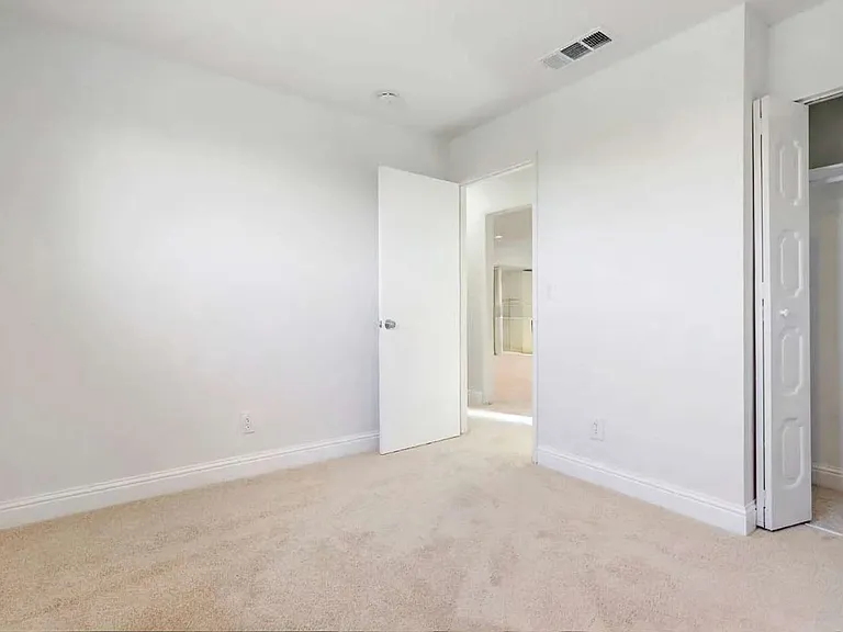 1516 Oscar St — Photo 4