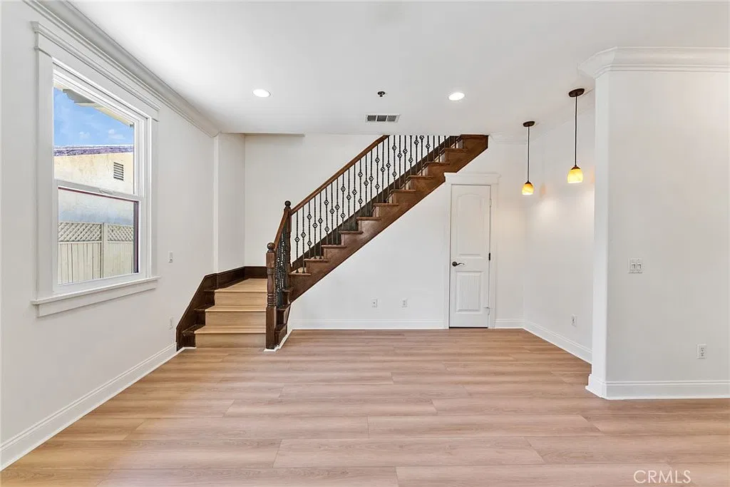 4 bed, 2.5 bath, 1790 sqft, $5,100 — Photo 3