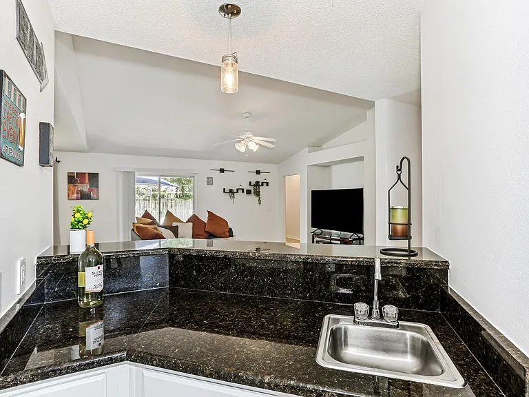 1676 Cedrus Ln — Photo 4