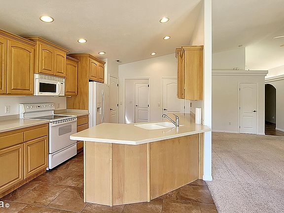 5th image of 199 W 2025 South Cir #37