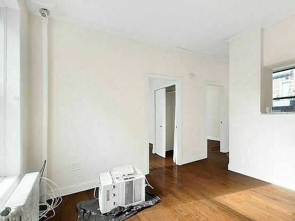 3rd image of 1273 1st Ave APT 10