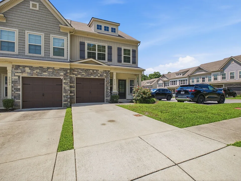 2009 Abbingdon Way