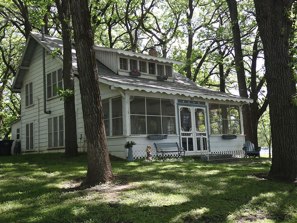 1st image of 1812 Edgewood Dr