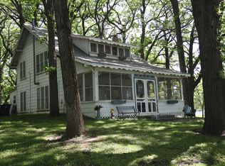 1812 Edgewood Dr, Milford, IA 51351