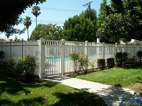 3rd image of 4909 New Castle Ln