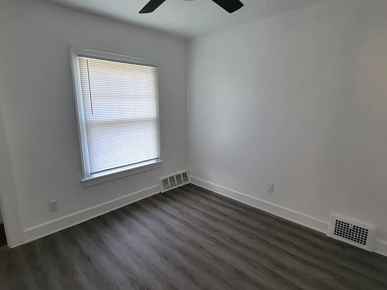 1274 W 89th St #2 — Photo 10