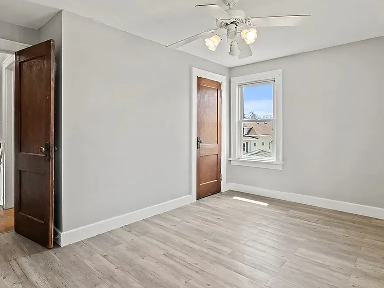 139 N End Ave — Photo 8