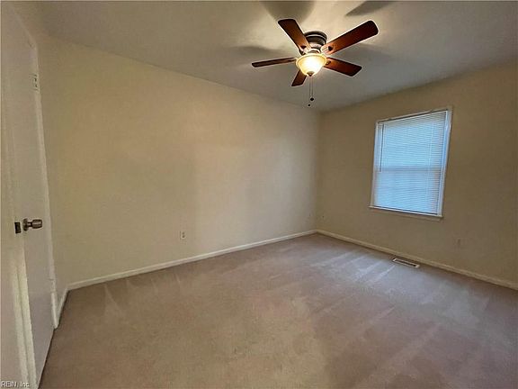 4th image of 924 Monarch Dr