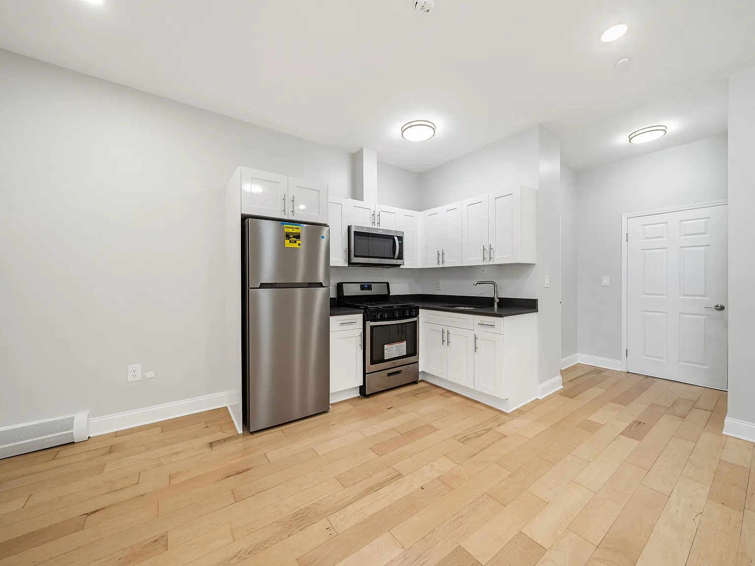 714 Seneca Avenue — Photo 4