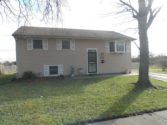 1st image of 22461 Yates Ave