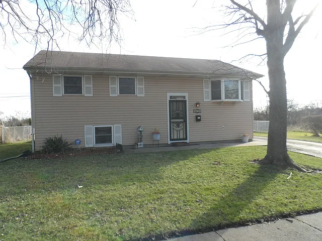 22461 Yates Ave photo 1