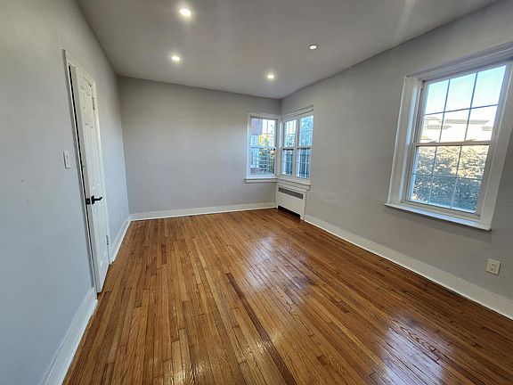 5th image of 17 Dewitt Rd #409
