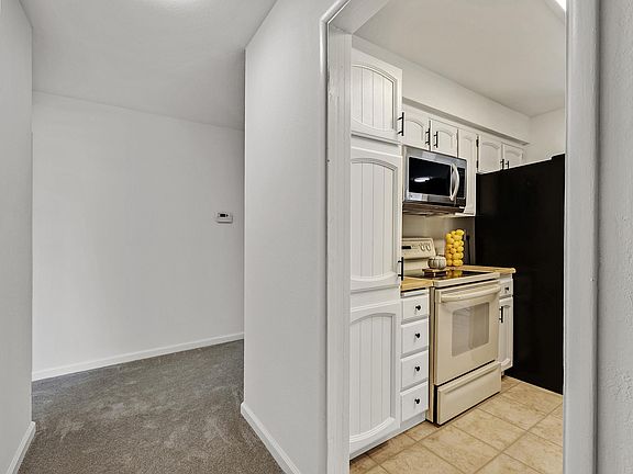 5th image of 577 Jonathan Way