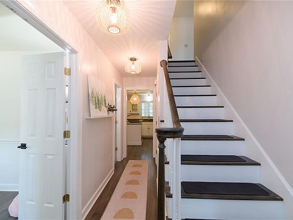 4th image of 1805 Clearwater Ct