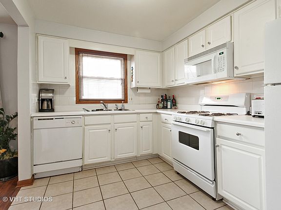 4th image of 6561 N Harlem Ave APT 3W