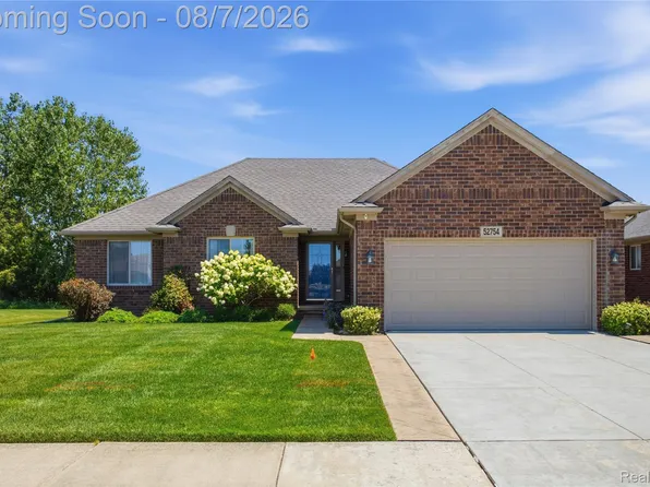 52754 Delena Dr, Macomb, MI 48042