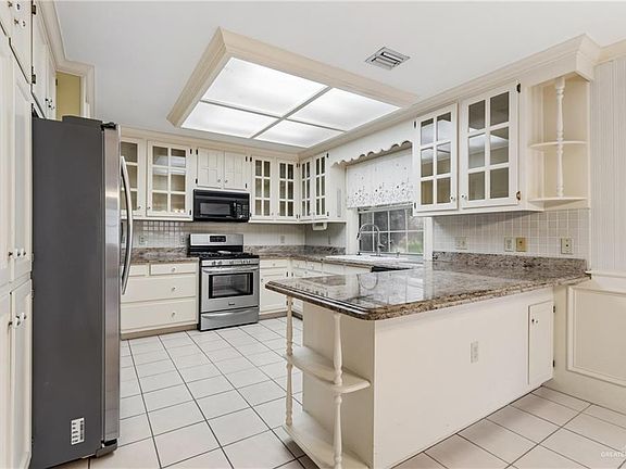 5th image of 309 Marigold Ave