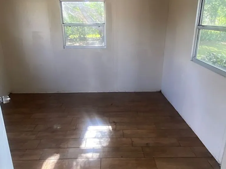1162 Hampshire Ave — Photo 19