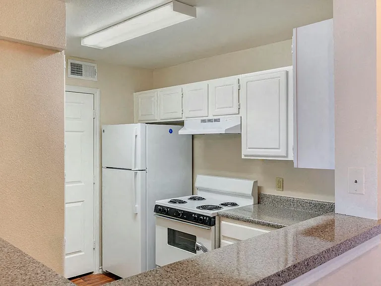 2400 Bolton Boone Dr — Photo 2