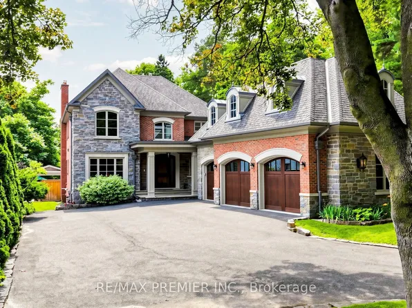 2064 Dickson Rd, Mississauga, ON L5B 1Y6