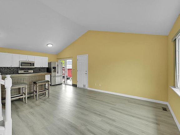 4th image of 2034 Buckeye Ave