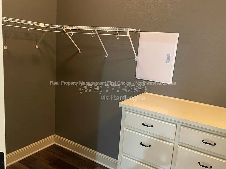 8763 Apple Gln — Photo 17