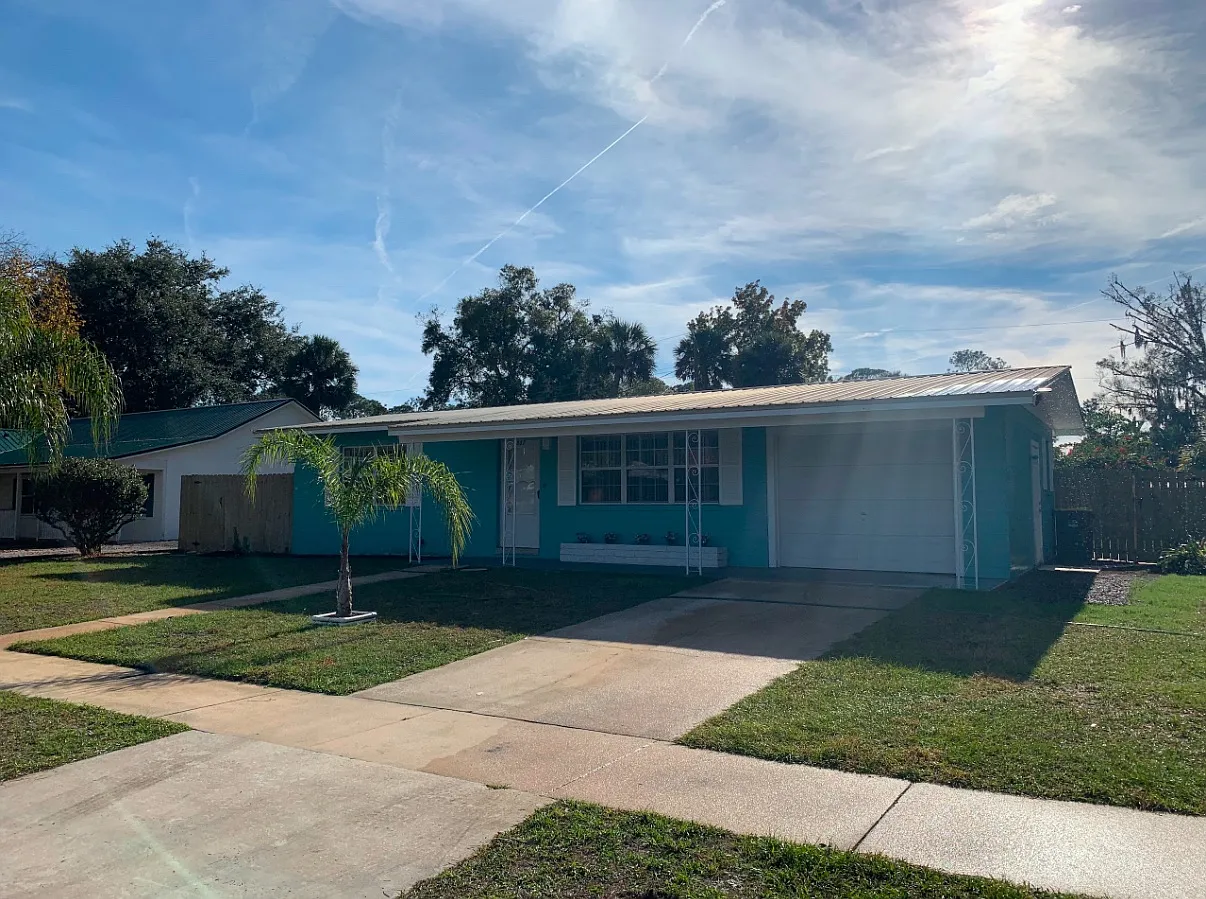 2 bed, 1.5 bath, 1302 sqft, $1,700 — Photo 1