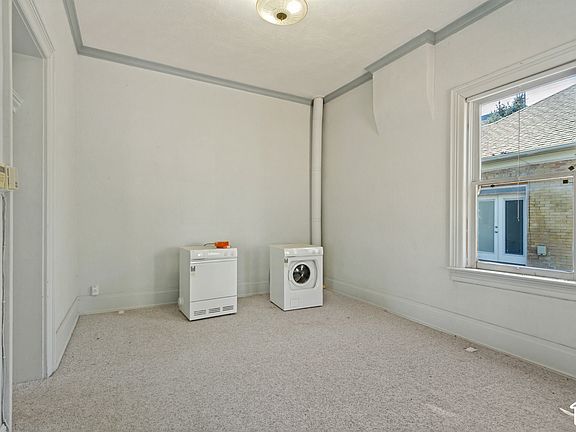 5th image of 268 N 300 W