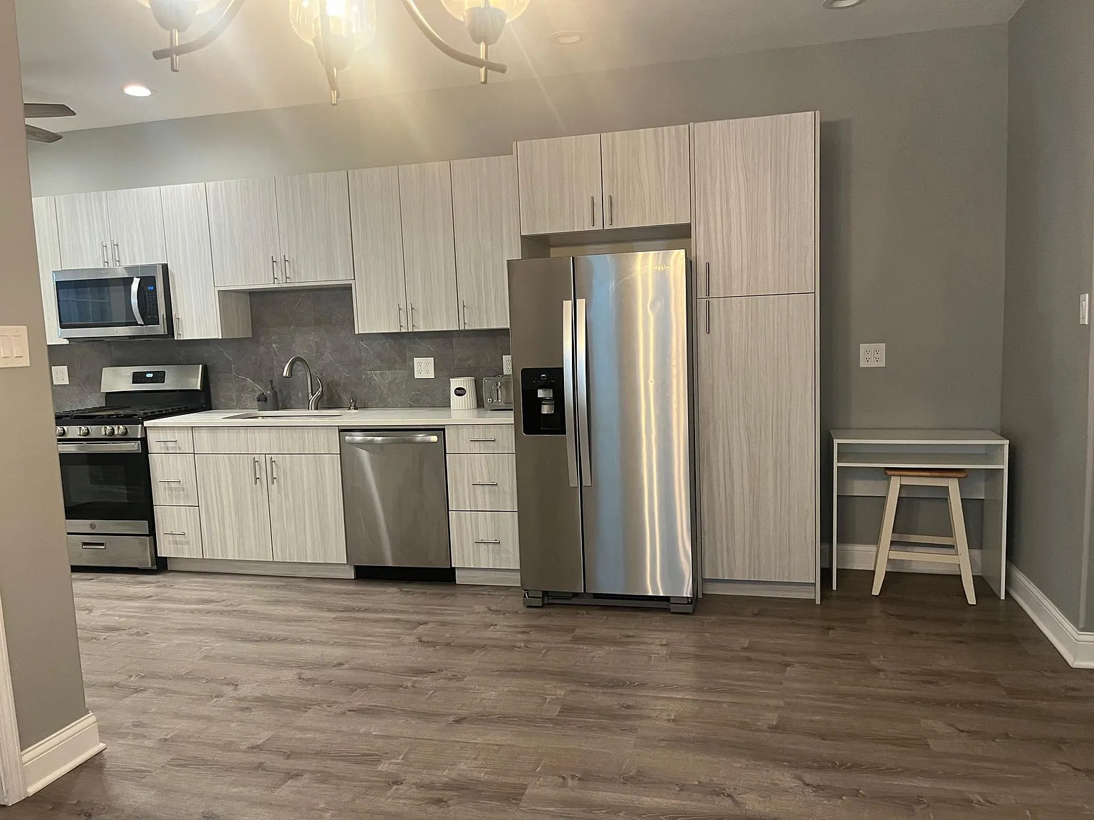 2539 W Logan Blvd — Photo 2
