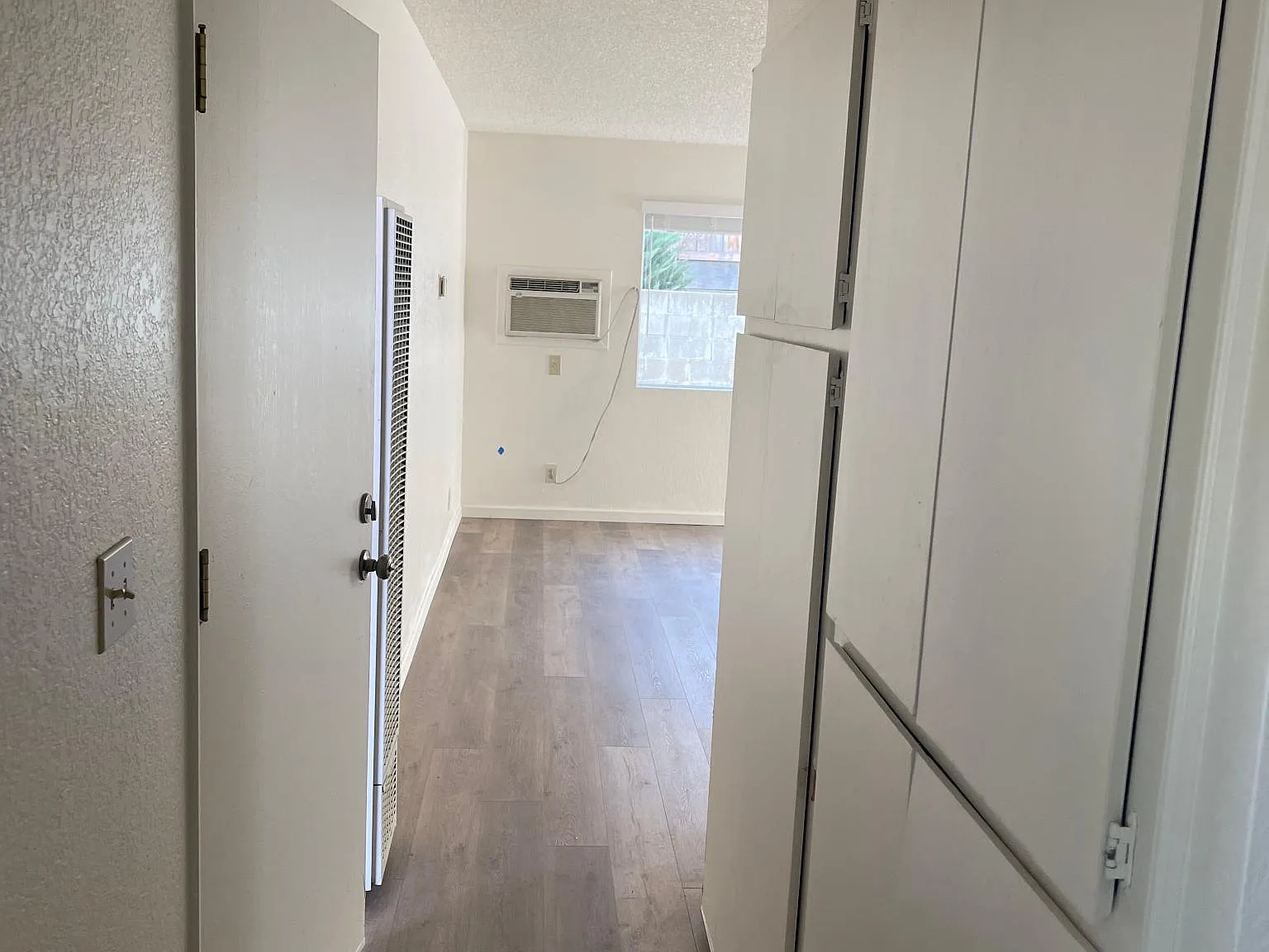 2 bed, 900 sqft, $2,200 — Photo 3