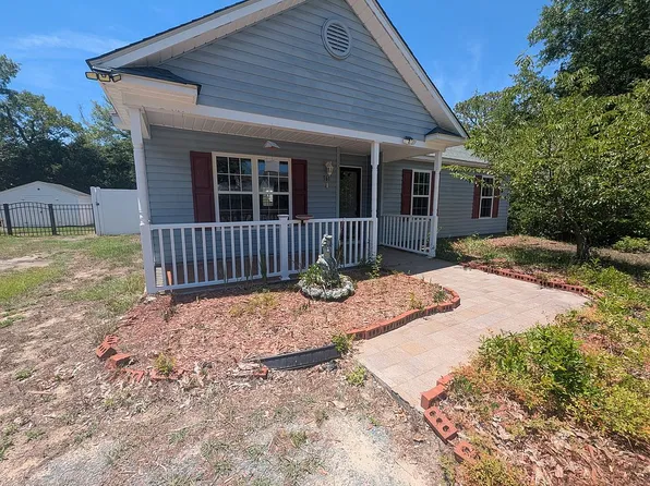 161 NE 7th St, Oak Island, NC 28465