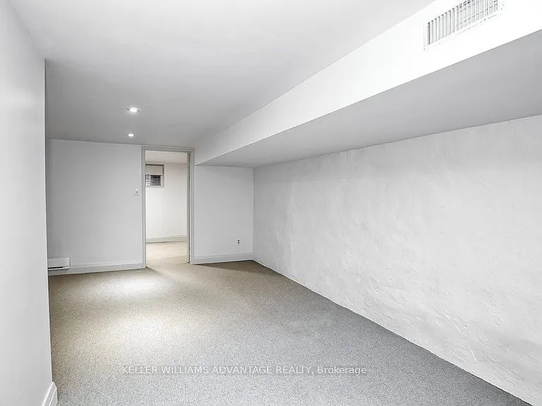 325 Perth Ave #LOWER — Photo 16
