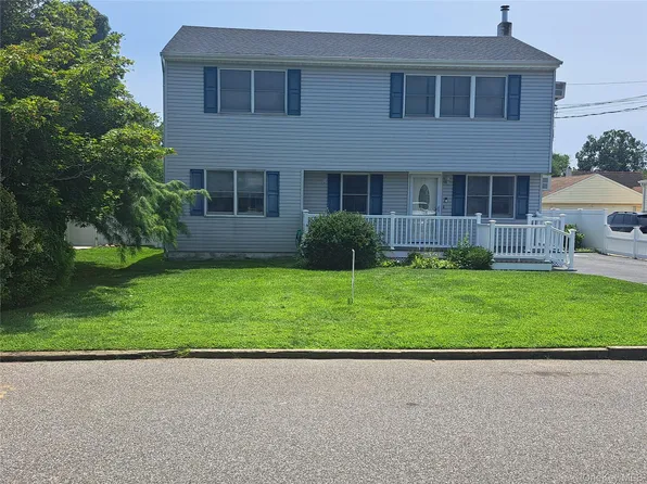 54 17th Street, West Babylon, NY 11704