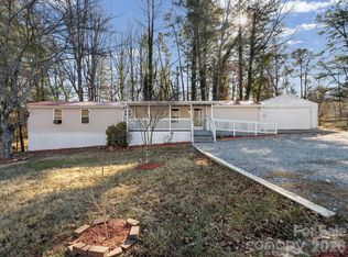 1212 Easy St, Hendersonville, NC 28791