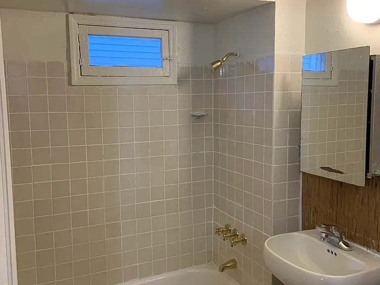 378 E Ferry St #1 — Photo 10