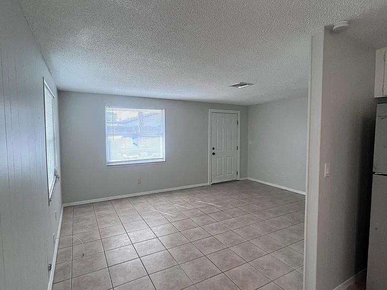 512 66th Ave W #B — Photo 6