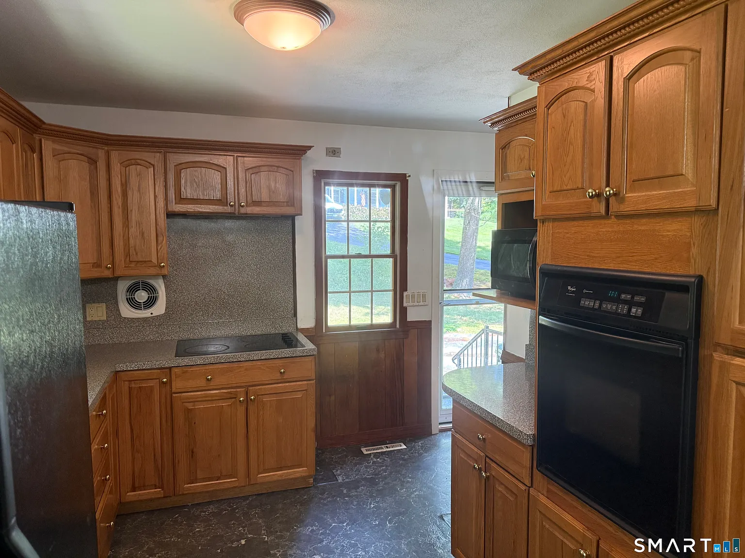 3 bed, 1.0 bath, 1040 sqft, $2,200 — Photo 3