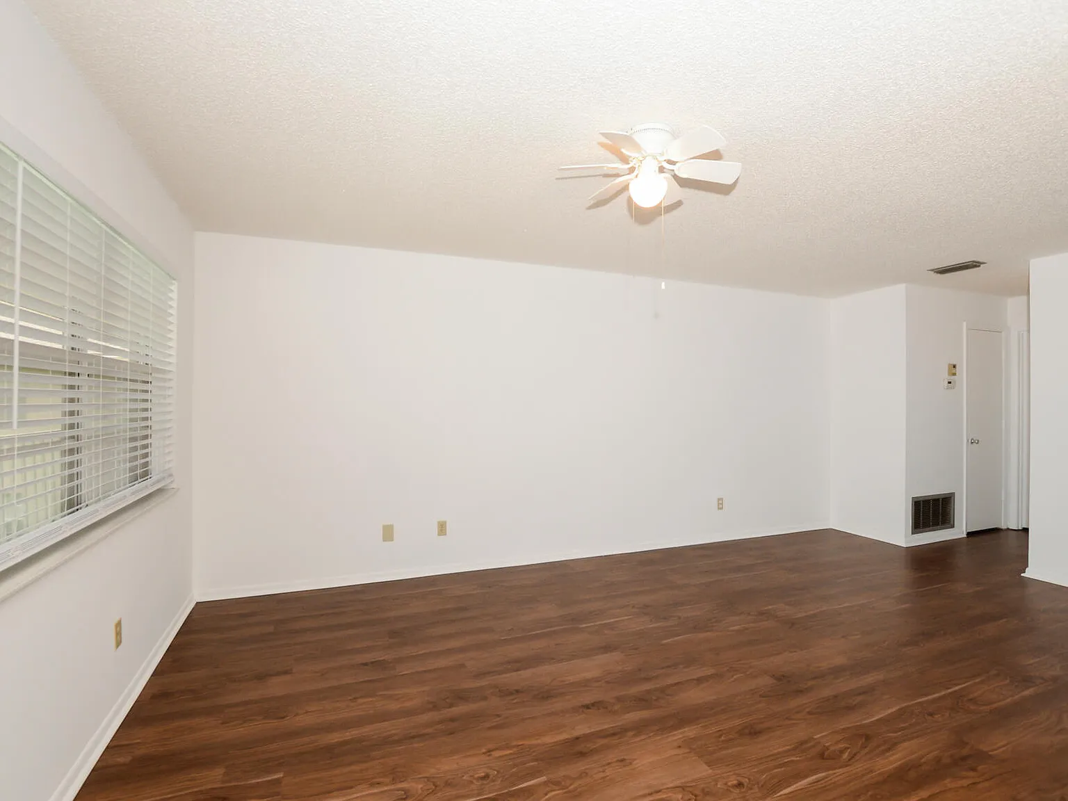 1 bed, 1.5 bath, 800 sqft, $1,450 — Photo 4