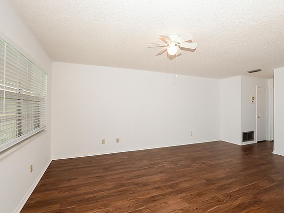 4th image of 8 Lake Vista Trl APT 205
