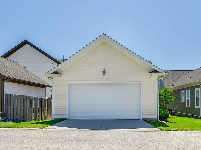 795 Digby Rd — Photo 33