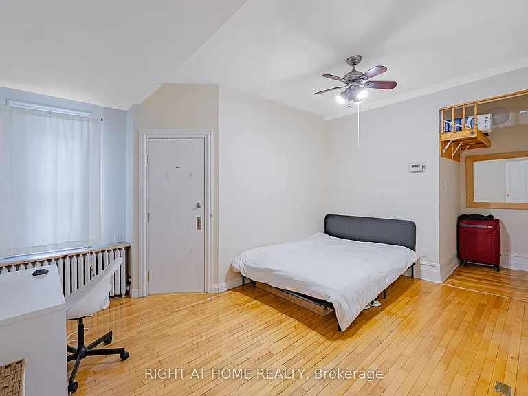 220 Lyon St N #B — Photo 7