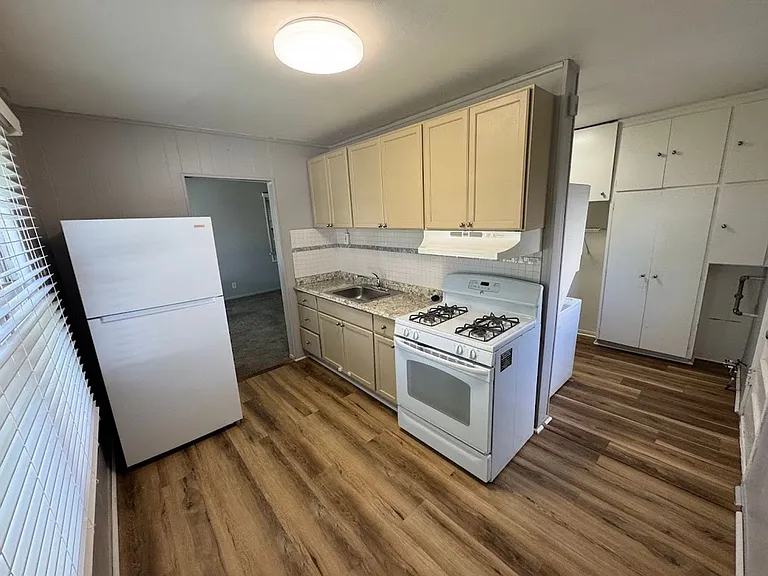 1790 Ardmore Dr — Photo 5
