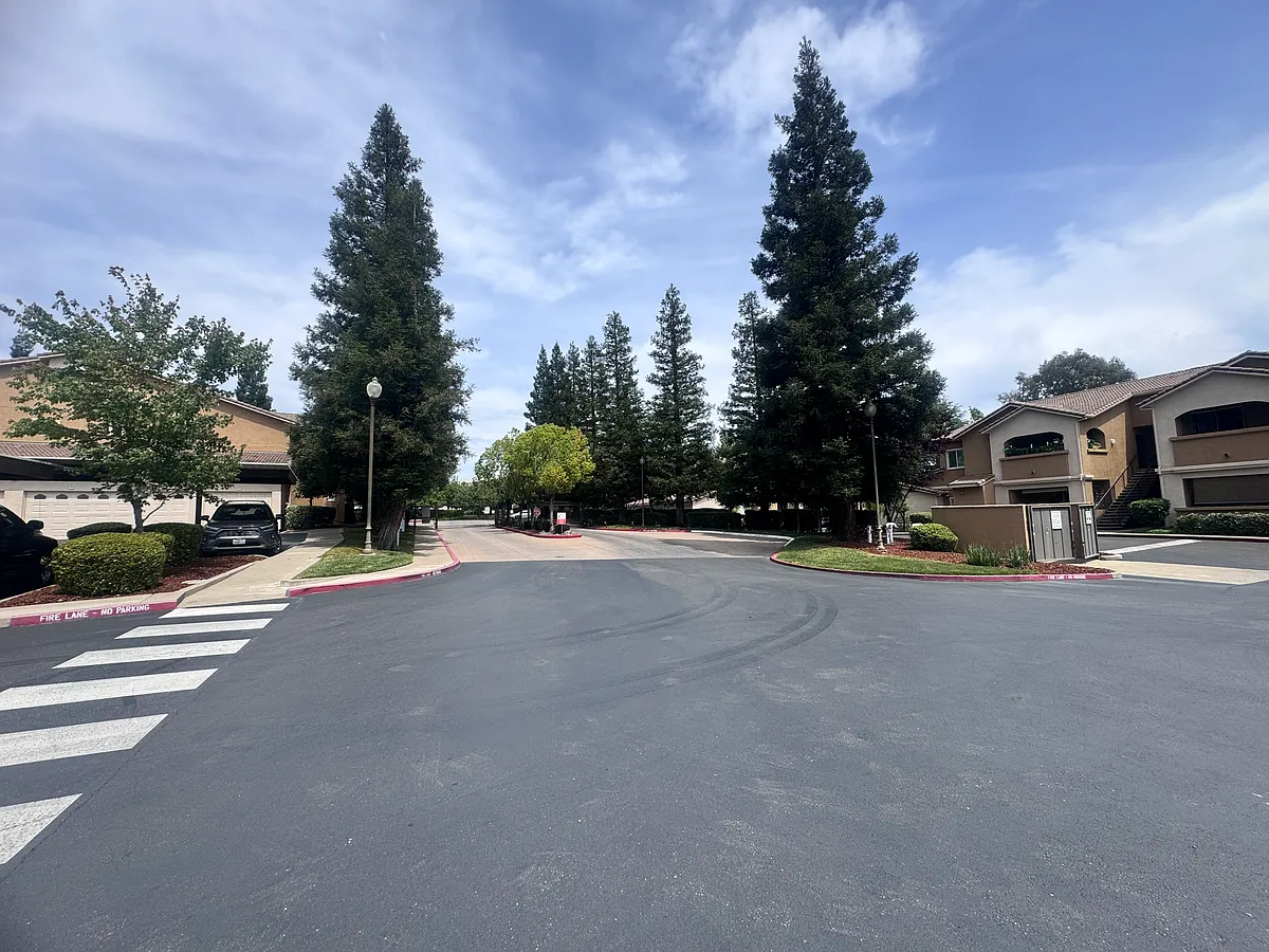Building Photo - 501 Gibson Dr #2512