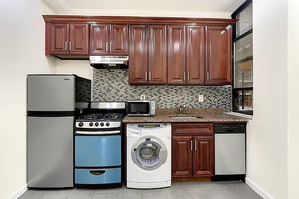 Rented by REZI | media 17