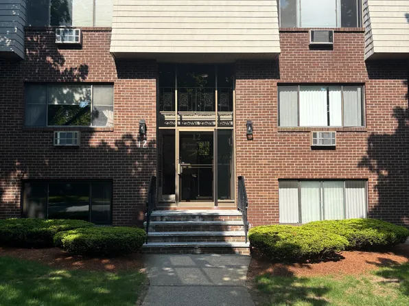 12 Hallmark Gdns APT 7, Burlington, MA 01803