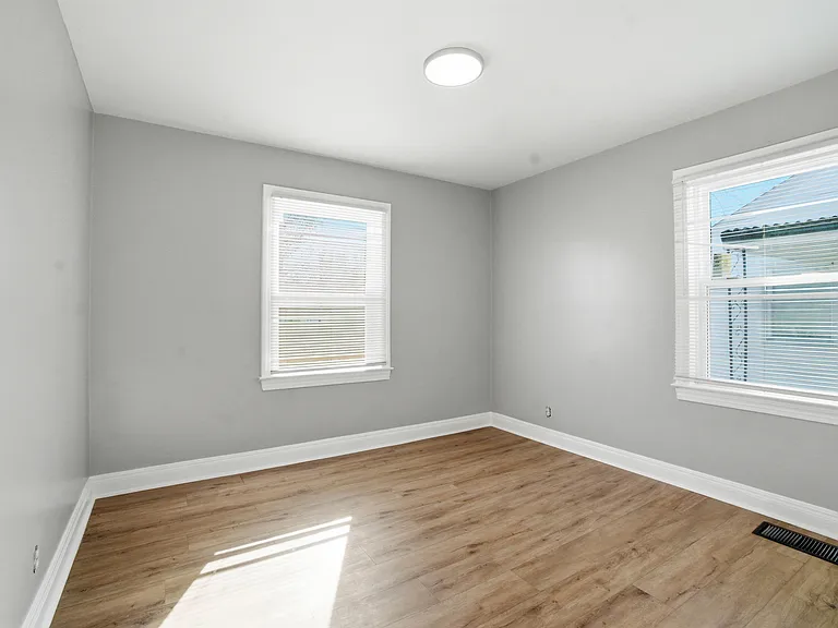 1008 S 45th St — Photo 13