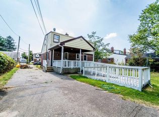 41 9th St, Hicksville, NY 11801