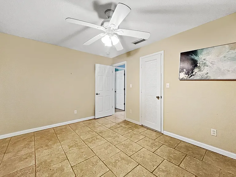 1031 Honeysuckle Rd — Photo 14