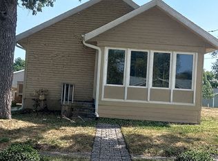 924 E 9th St N, Newton, IA 50208